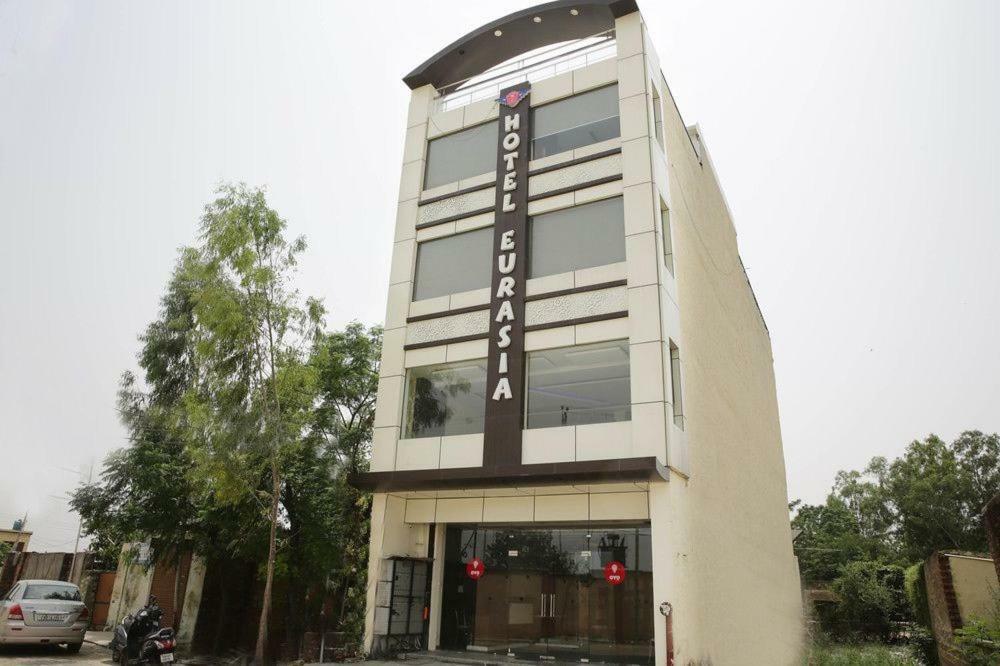 Hotel Eurasia Zirakpur Exteriör bild