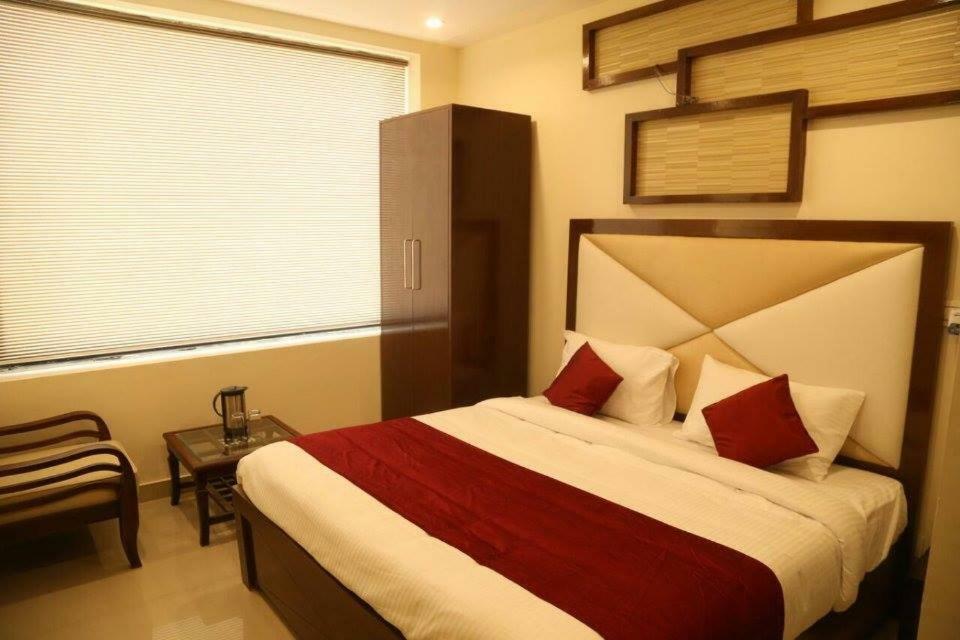 Hotel Eurasia Zirakpur Exteriör bild